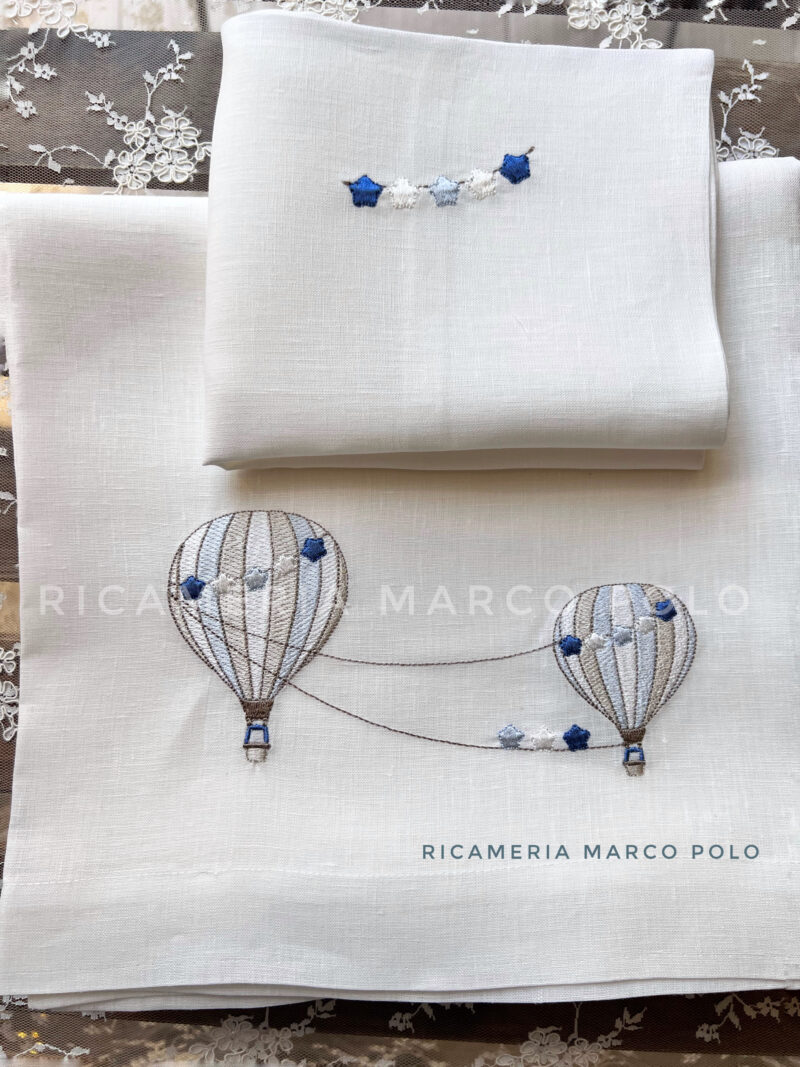 Lenzuolino lino bianco con mongolfiere in azzurro e tortora